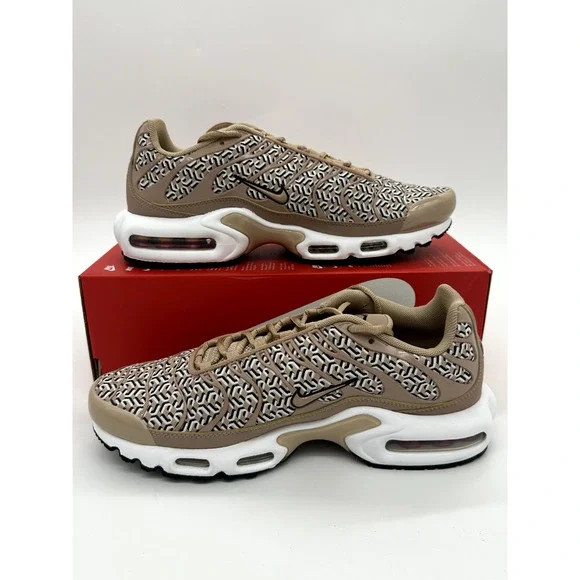 Nike Air Max Plus "United in Victory" Womens size 10 Mens ≈ 8.5 shoes FB2557 200 - Picture 2 of 6